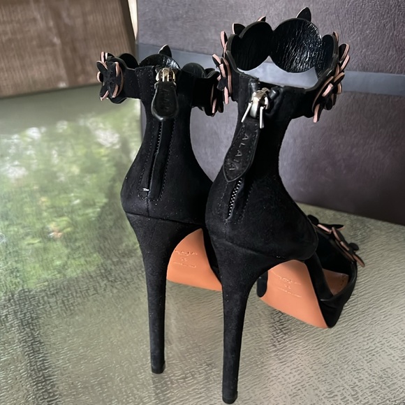 Alaia Suede Platform Heels - Picture 5 of 11